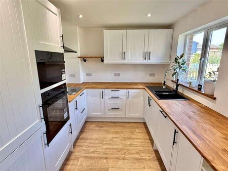 Totland Bay, Isle Of Wight, PO39 - Photo 4