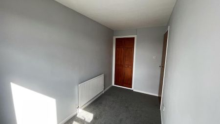 2 bedroom semi-detached house to rent - Photo 5