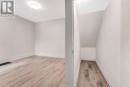 2 - 170 IVY CRESCENT - Photo 5