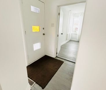 For Lease - 4229 Bloor Street Unit# Main, Toronto, Ontario - Photo 2