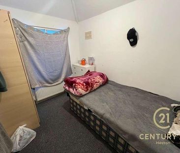 The Crossways Hounslow, TW5 - Photo 3