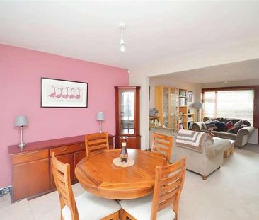 Dunster Crescent, Hornchurch, Essex, RM11 - Photo 4