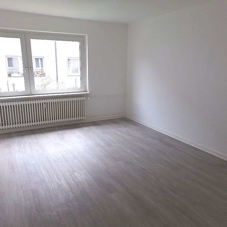 Sanierung 2-Zimmer-Erdgeschosswohnung Für Besichtigungen bitte erst ab Mitte Oktober bei uns melden! - Foto 1