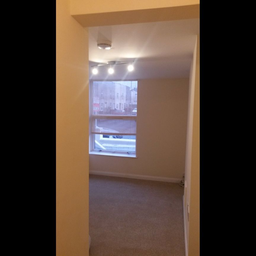 1 Bed Flat, Walton Street, BS5 - Photo 1