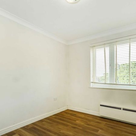 Mountcombe Close, KT6, London - Photo 4