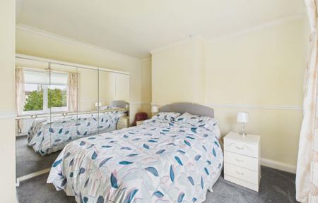 3 bedroom Semi-detached house to rent - Photo 3