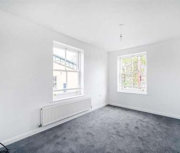 Long Close, Downton, SP5 - Photo 2