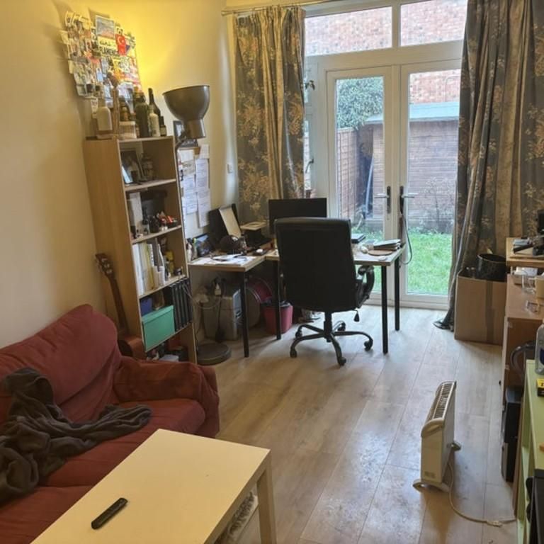 House share to rent - Photo 1