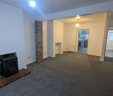 3 bedroom terraced house to rent - Photo 2