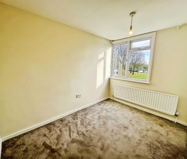 4 bedroom end of terrace house to rent - Photo 3