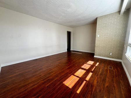 For Lease - 135 Luxury Avenue Unit# Main, Bradford West Gwillimbury, Ontario - Photo 2