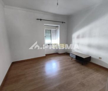 Apartment T2 in Castelo Branco, Horta - Photo 1