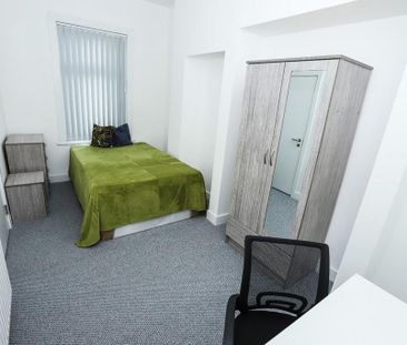 4 bedroom terraced house to rent - Photo 1