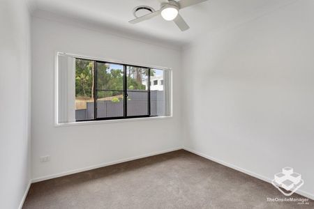 LUXURY 3 BEDROOM TOWNHOUSE DUCTED A/C THROUGHOUT! - Photo 2