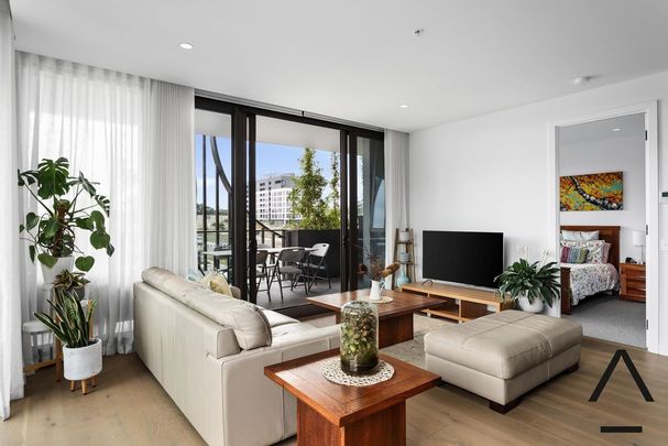 Spacious Boutique Apartment in YarraBend’s Vibrant Riverside Community - Photo 1