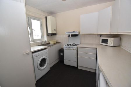 2 bedroom flat to rent - Photo 3