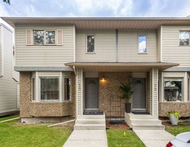 Rare 3-Bed End-Unit Townhouse Backing Onto Green Space in Patterson | Quiet & Br — 3 Bedrooms Townhouse - Photo 1