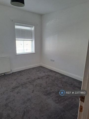 3 bedroom end of terrace house to rent - Photo 5