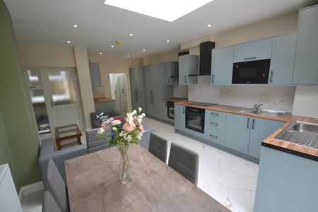 7 bedroom terraced house to rent - Photo 3