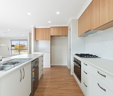 FAMILY HOME IN POPULAR THURGOONA - Photo 1