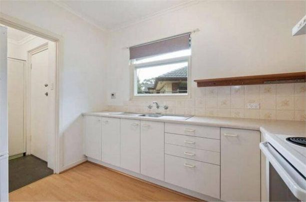 Neat, Trendy and Convenient Two Bedroom Maisonette - Photo 1