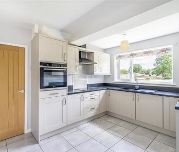 3 bedroom detached house to rent - Photo 6