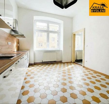 Pronájem bytu 4+1 127 m² - Fotografie 2
