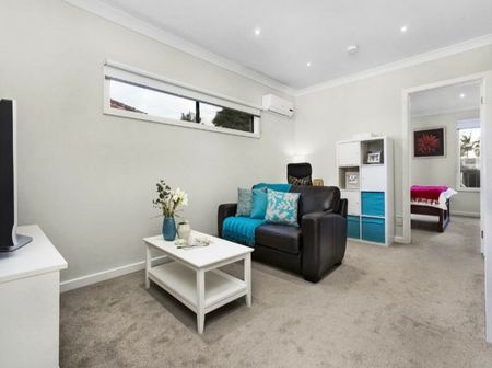 4 Bedrooms, 3 Bathrooms, 2 Living Areas & Plenty of Space! - Photo 2