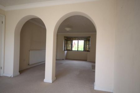 3 bedroom detached house to rent - Photo 3