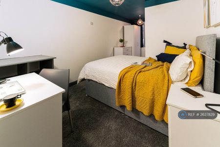 1 bedroom in a house share to rent - Photo 2