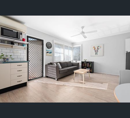 1/80 Selwyn St, Merewether, NSW 2291 - Photo 4