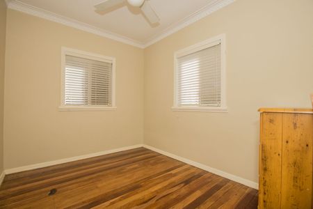 Cute and Cosy 3 bedroom home in central Carina - Photo 3