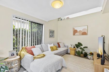 “Modern and secure townhouse in gated complex” - Photo 3