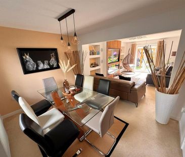 4 bedroom detached house to rent - Photo 6