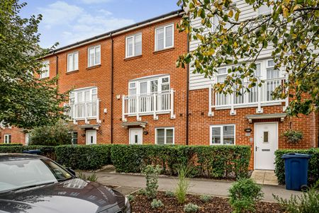 4 bedroom mid terraced house to rent - Photo 5