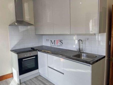 Inverness Road, Southall, UB2 - Photo 2