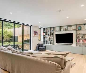 3 bedroom flat to rent - Photo 1