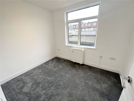 The Broadway, NW7, London - Photo 5