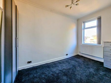 3 bedroom end of terrace house to rent - Photo 3