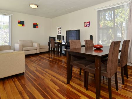Perfect for a small family - 2 Bedrooms Plus 2 room Utility - Great storage - Photo 2