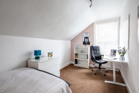 5 bedroom semi-detached house to rent - Photo 4