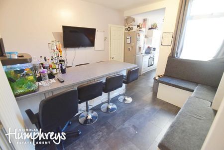 6 bedroom terraced house to rent - Photo 4