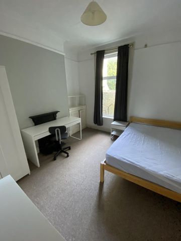 6 bedroom terraced house to rent - Photo 2