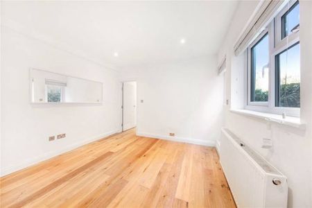 One Double Bedroom - Photo 2