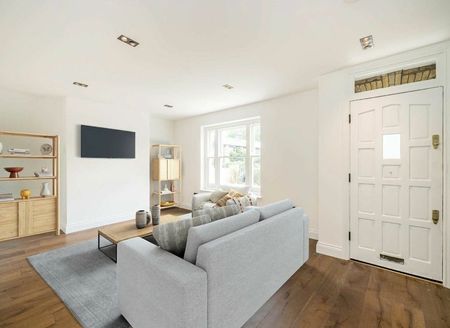 Avondale Park Gardens - Photo 2