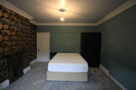 4 bedroom terraced house to rent - Photo 5