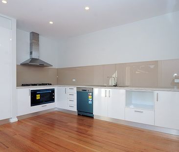 2/6 Fraser Street, Glen Waverley - Photo 2