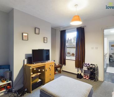 3 bedroom end of terrace house to rent - Photo 2