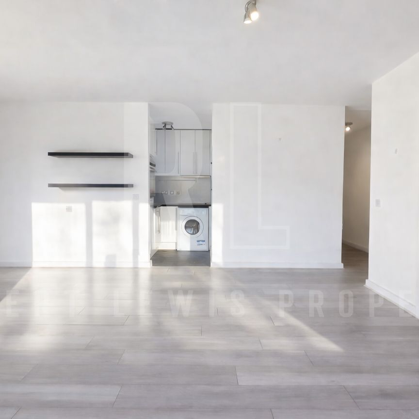 Modern 11th-Floor Studio Apartment – Avenue Road, N6 5DS - Photo 1