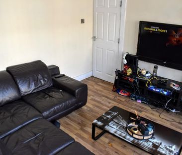 6 bedroom semi-detached house to rent - Photo 2